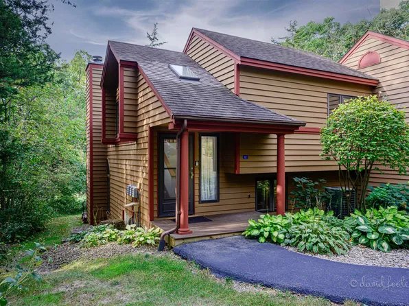 12 Spring Creek Ln, Galena, IL 61036