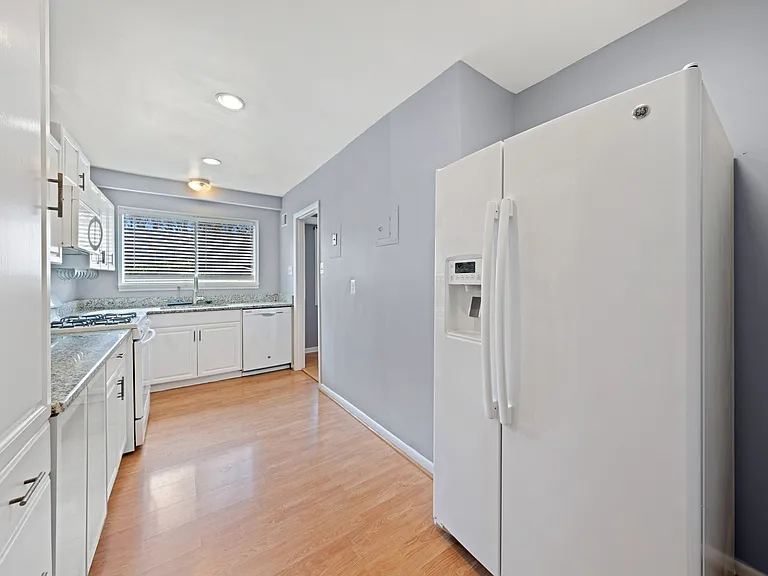 10620 Weymouth St #1 — Photo 18