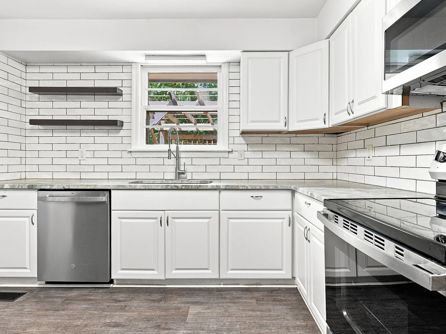 1208 Pineview Avenue - 1 — Photo 4