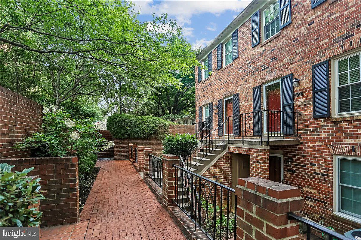 Wesley Heights — Photo 2