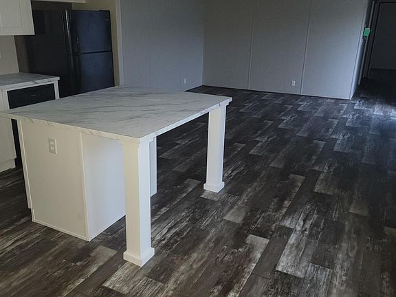 4th image of 601 James St