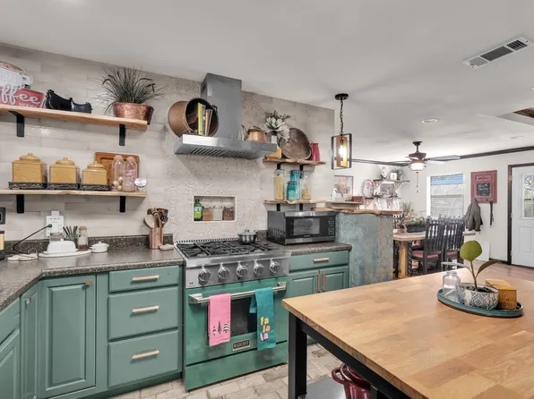 506 E Barton St, Granbury, TX 76048