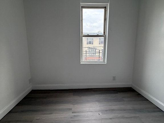 3rd image of 763 Jackson Ave APT 2