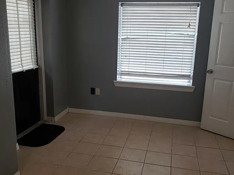 1011 S Hopkins Ave #B — Photo 10