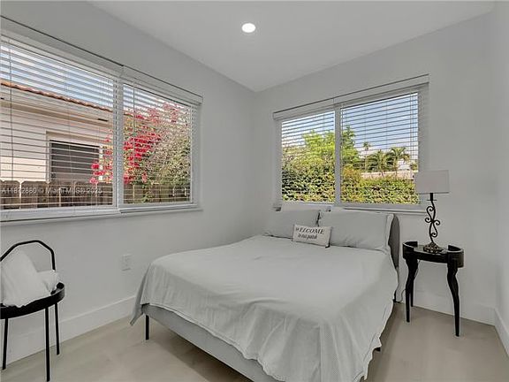 2nd image of 2200 SW 21st St #A