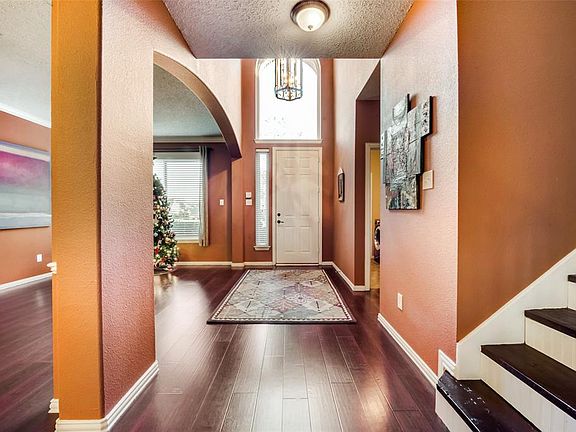 3rd image of 1107 Tanglewood Dr