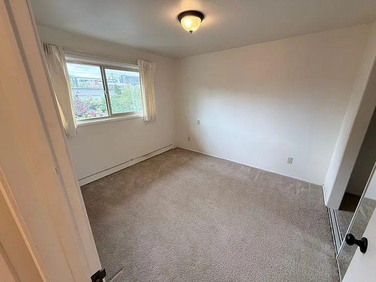 2600-2628 NW Tyler Ave — Photo 31