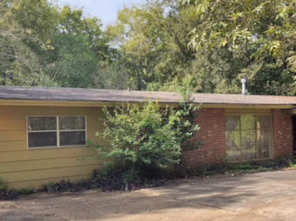 2734 S Colonial Dr, Montgomery, AL 36111