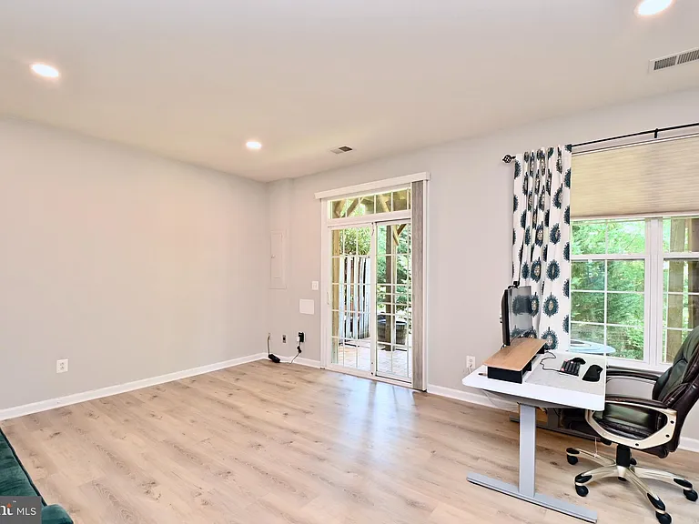 6915 Rolling Creek Way — Photo 25
