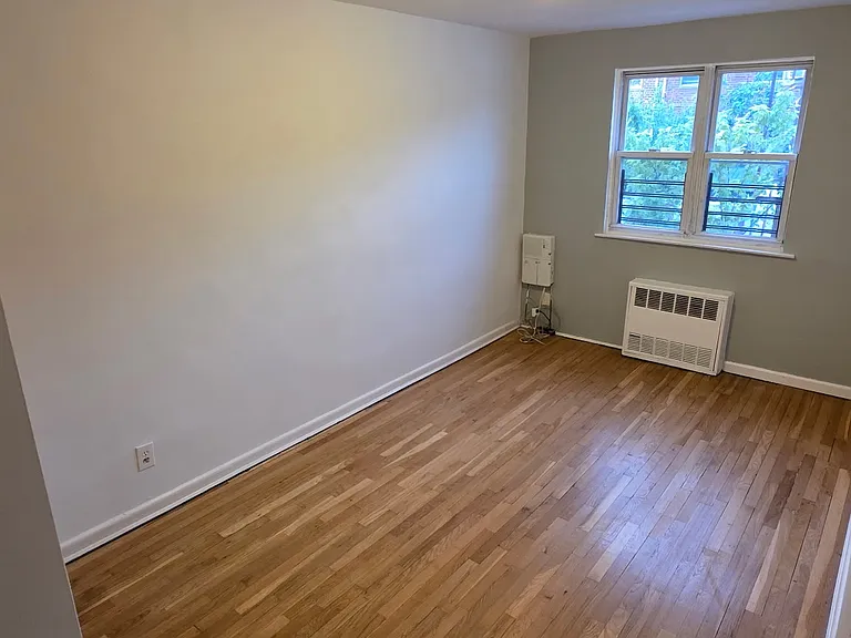 719 E 101st St #1 — Photo 10