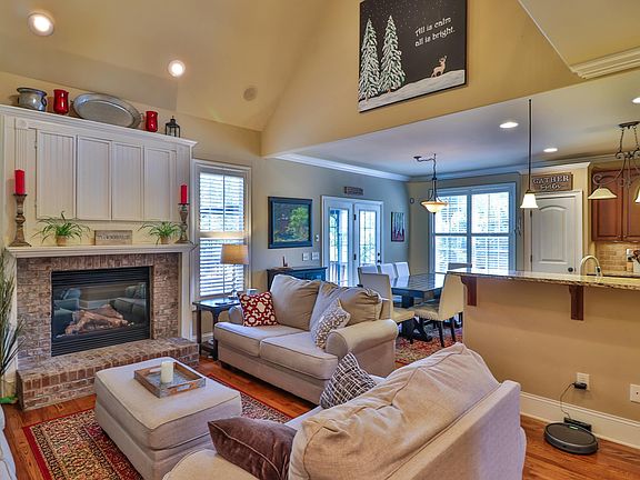 5th image of 1620 Autumn Tree Ln