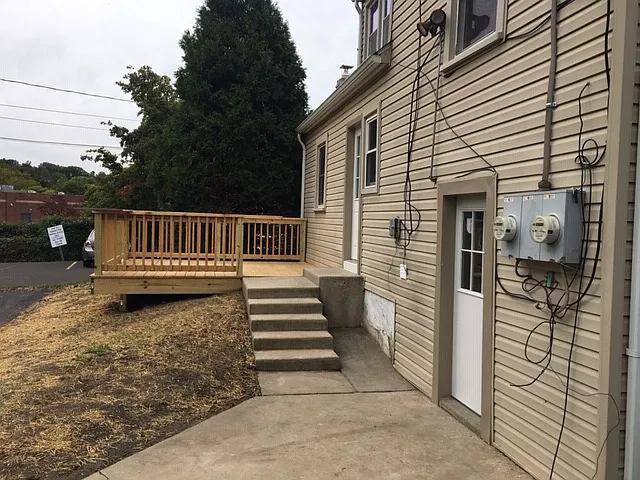1205 Easton rd Back House — Photo 4