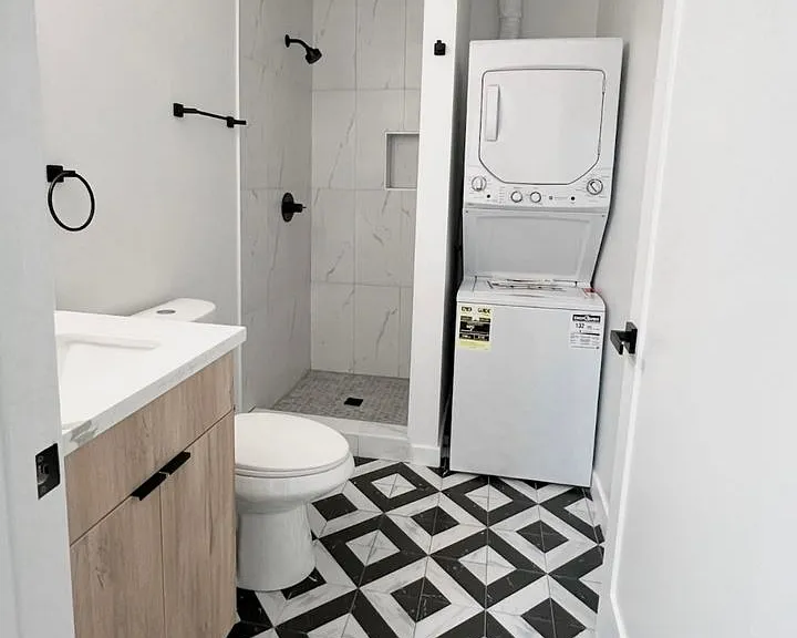 1577 N Fair Oaks Ave — Photo 5