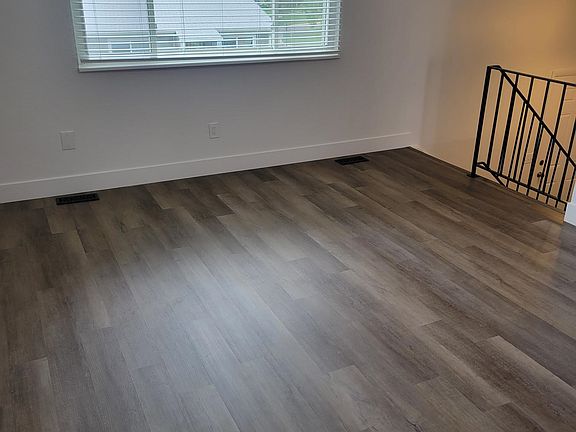 Living Room South Facing with a lot of natural light 15x12