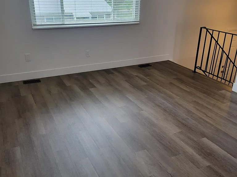 Living Room South Facing with a lot of natural light 15x12