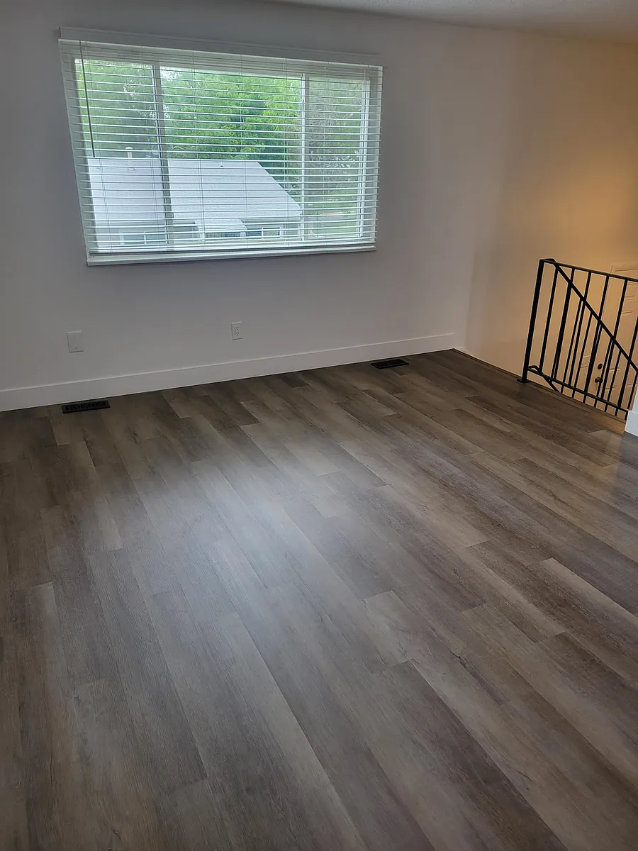 Living Room South Facing with a lot of natural light 15x12 - 5721 W 92nd Ave