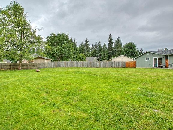 2nd image of 915 118th Avenue Ct E