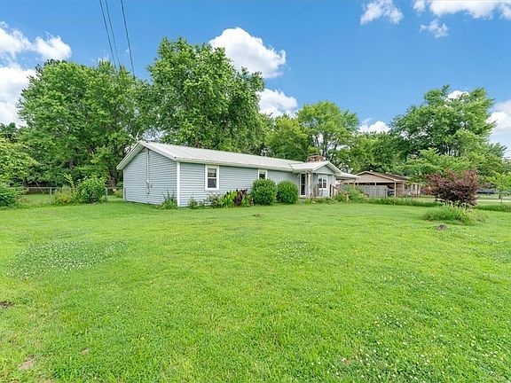 2nd image of 1885 Riverview Dr