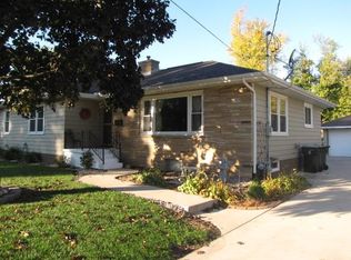 841 S Spring St, Geneseo, IL 61254