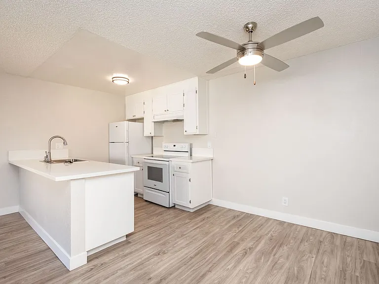 The Elms Apartments at 28th St — Photo 34