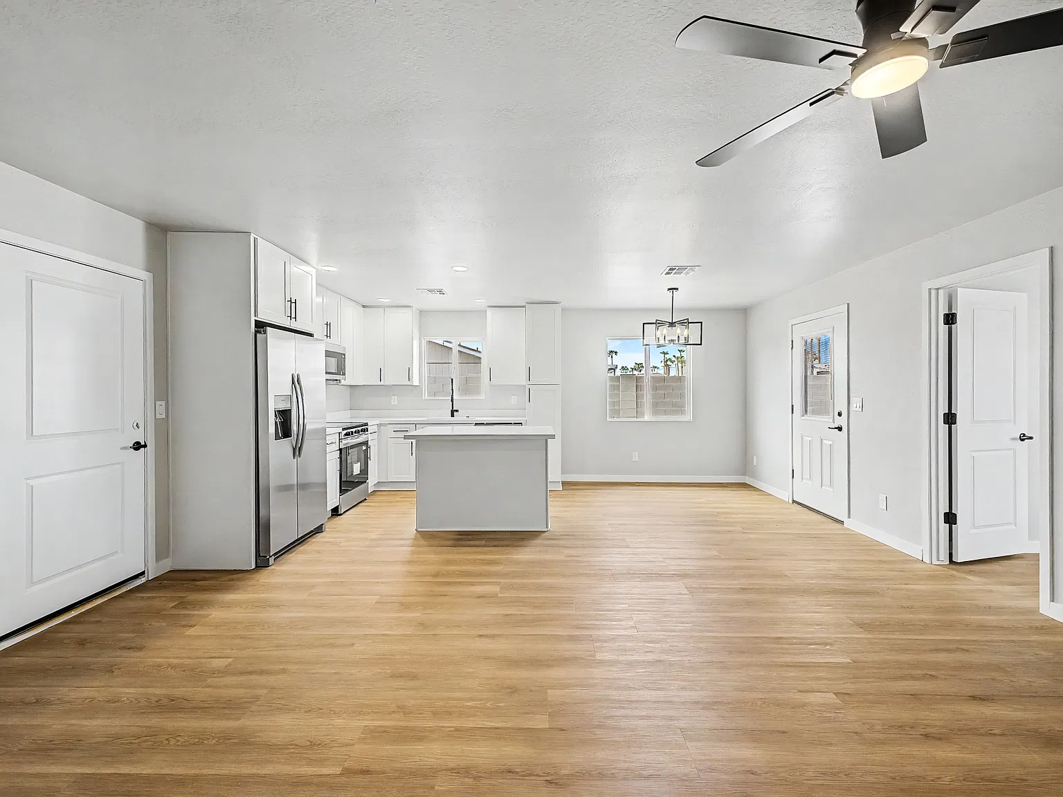 4 bed, 1360 sqft, $2,290 — Photo 3