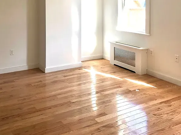 33-60 10th Street image 4 of 13