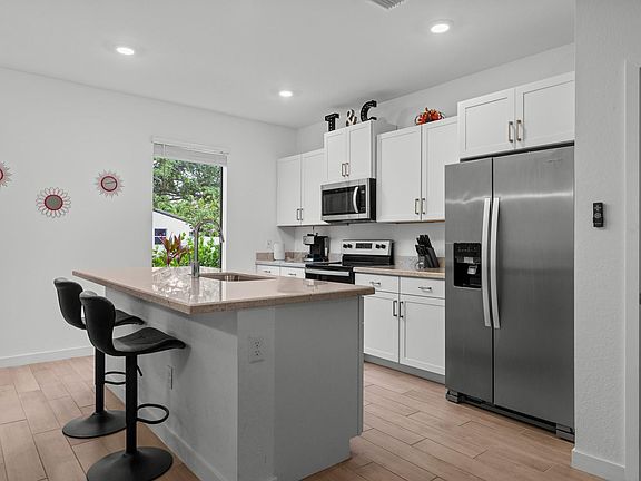 4th image of 407 NW 17 Street #407