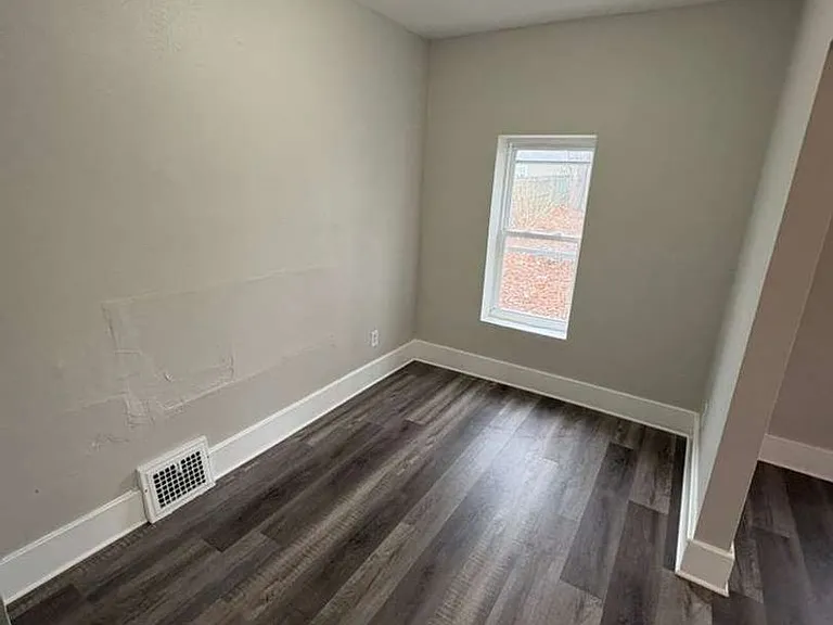 133-135 W Jackson St — Photo 3
