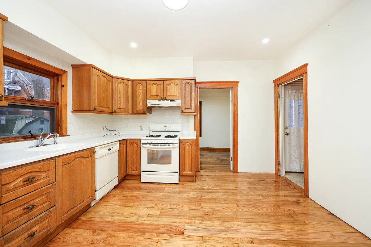 Building Photo - 92 Rogers Ave #1