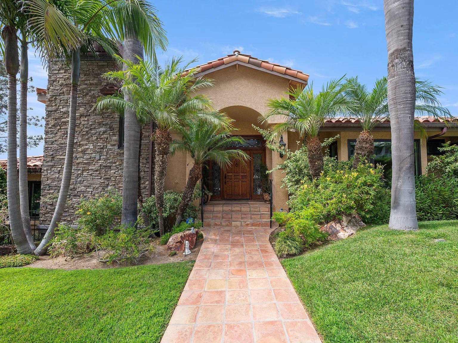 4 bed, 3.5 bath, 4079 sqft, $17,500 — Photo 1