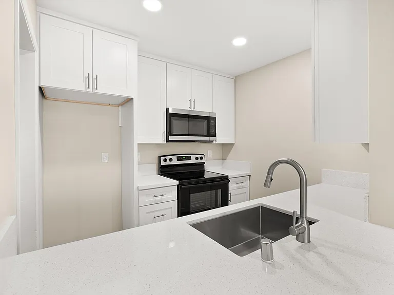 Concorde Apartments - Riverside, CA — Photo 4