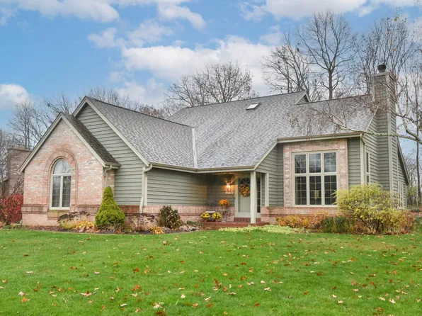 12125 West Black Oak DRIVE, Greenfield, WI 53228