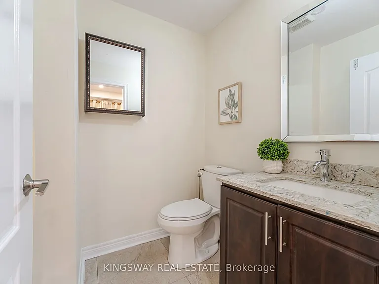 803 Khan Cres — Photo 24