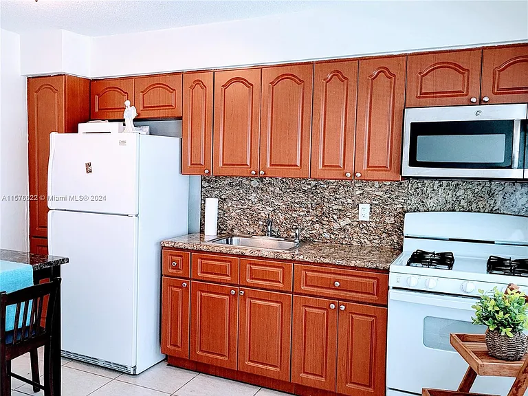 524 Washington Ave #213 — Photo 2