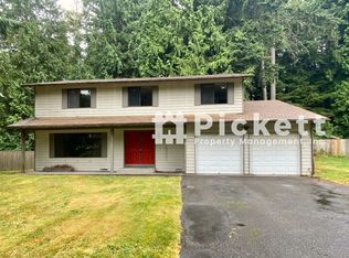 721 Parkway Ct NE, Bremerton, WA 98311