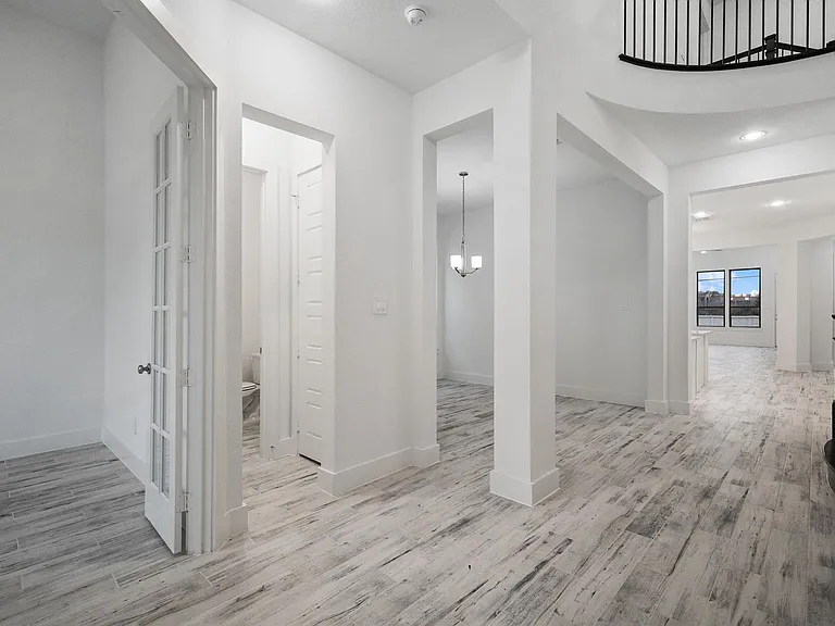 8218 Vitex Ave — Photo 4