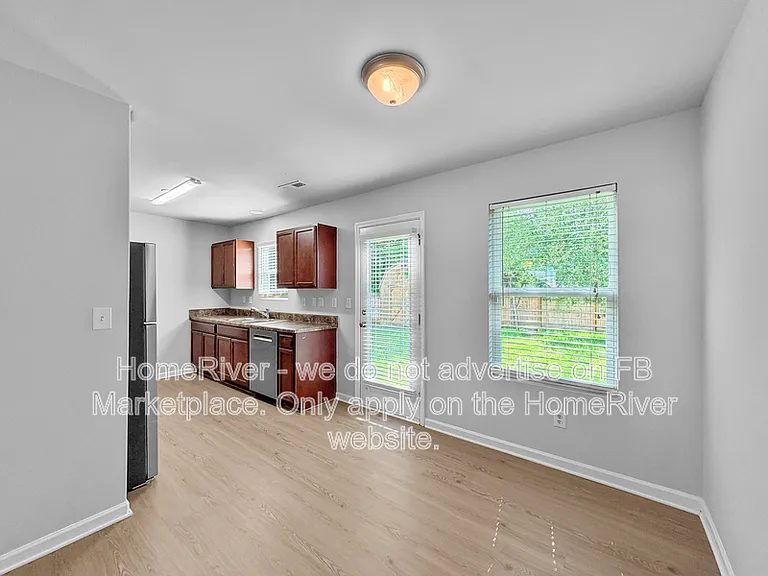228 Hollybrook Ct — Photo 1