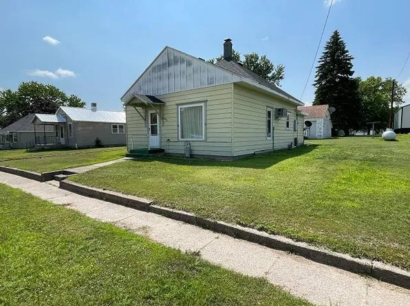 403 E Main St, Chambers, NE 68725