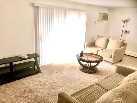 3rd image of 1412 Willow Ln APT 3