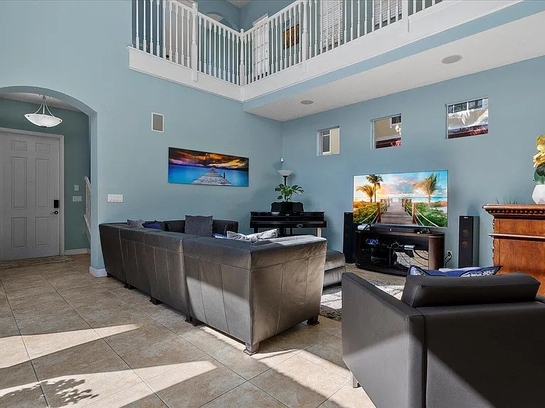 82 Stoney Dr — Photo 3