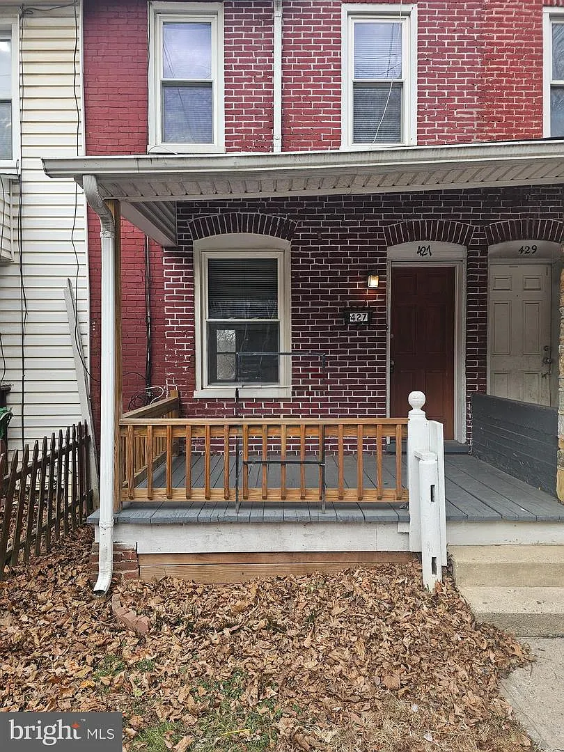 427 Oak St photo 1