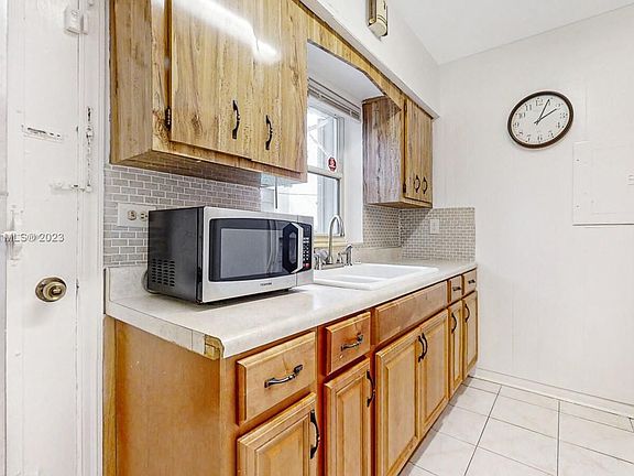 4th image of 6601 NE 5th Ave #1