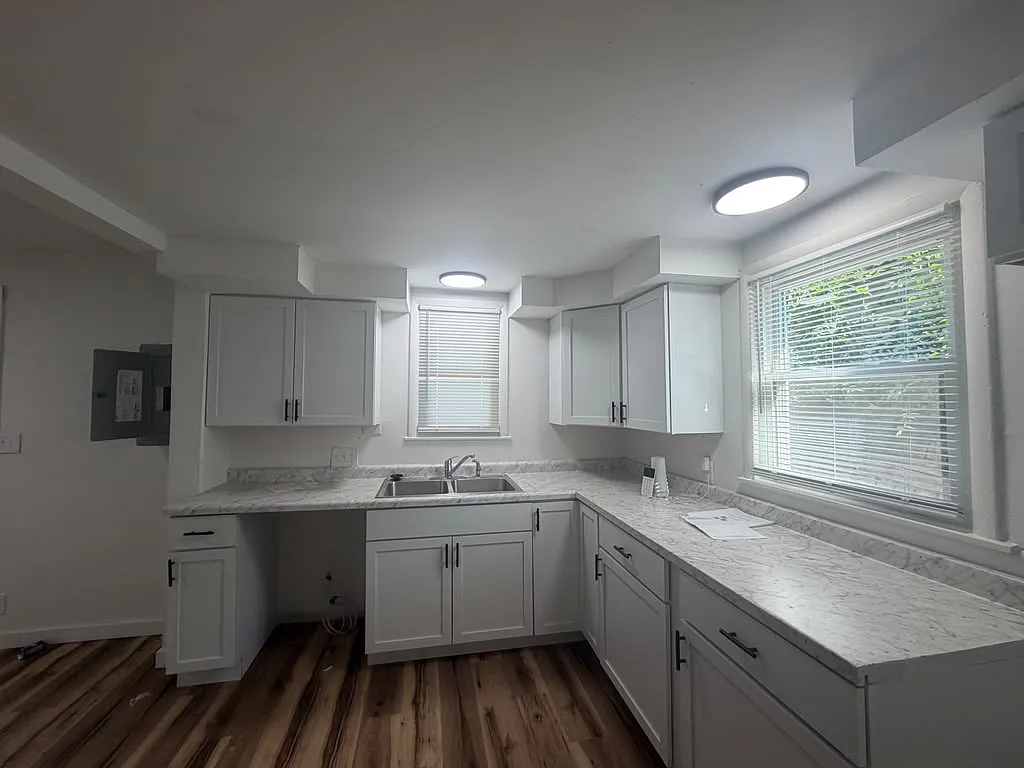 2 bed, 1405 sqft, $1,500 — Photo 3
