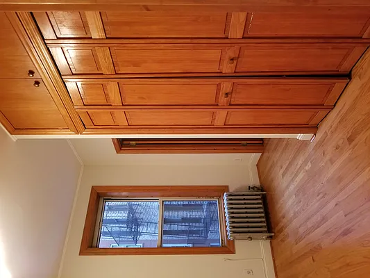 Rented by NYLA Realty | media 10