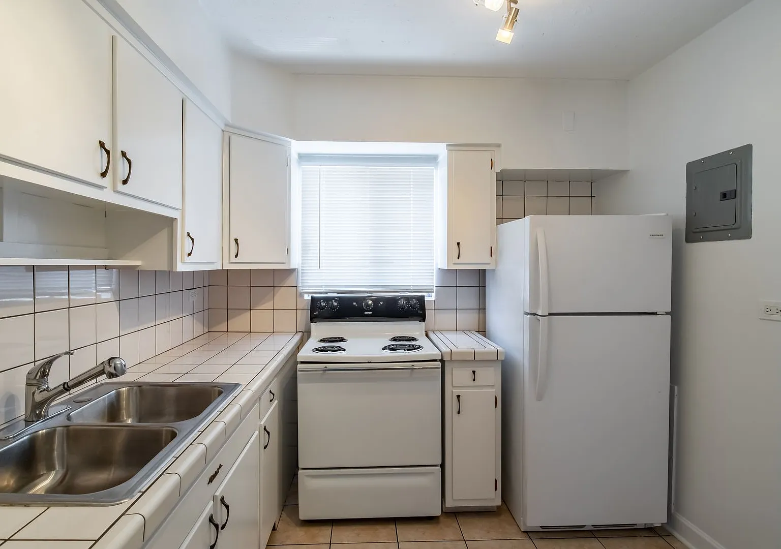 Elmhurst One Bed/One Bath Apartment + Private Balcony - Heat & Parking Included! — Photo 2