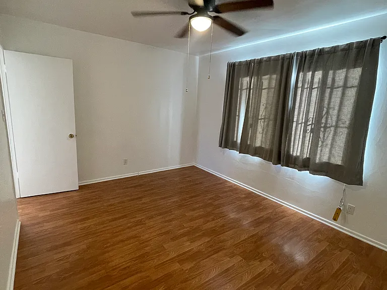 W 110th St — Photo 48