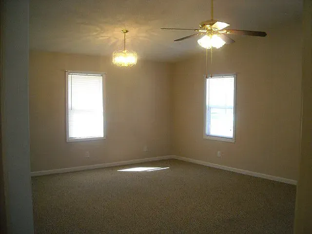 1910 Conway Dr — Photo 5