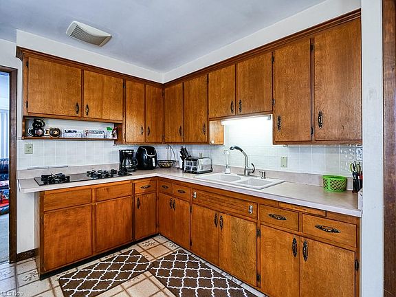 5th image of 15408 Louis Ave