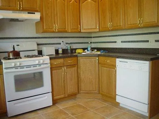 4 bed, $3,900 — Photo 2