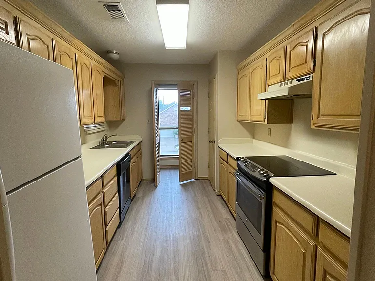 800 Betty Ct #B — Photo 4